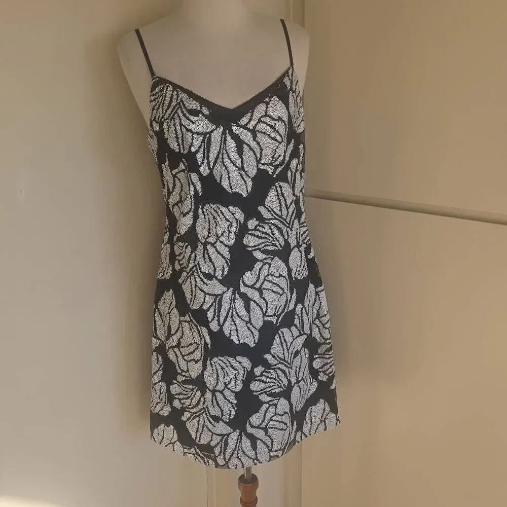 White House Black Market Blk/Wht Sequin Shift Dress, NWT, Adj. Straps,Size 10